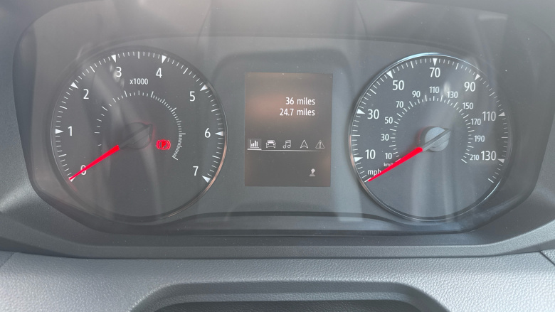 Renault Master Mwb Diesel Fwd MM35 Blue dCi 130 Advance Medium Roof Van